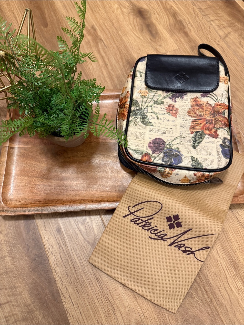 Patricia Nash Floral Canvas cosmetic/jewelry Bag in Black and Multicolor